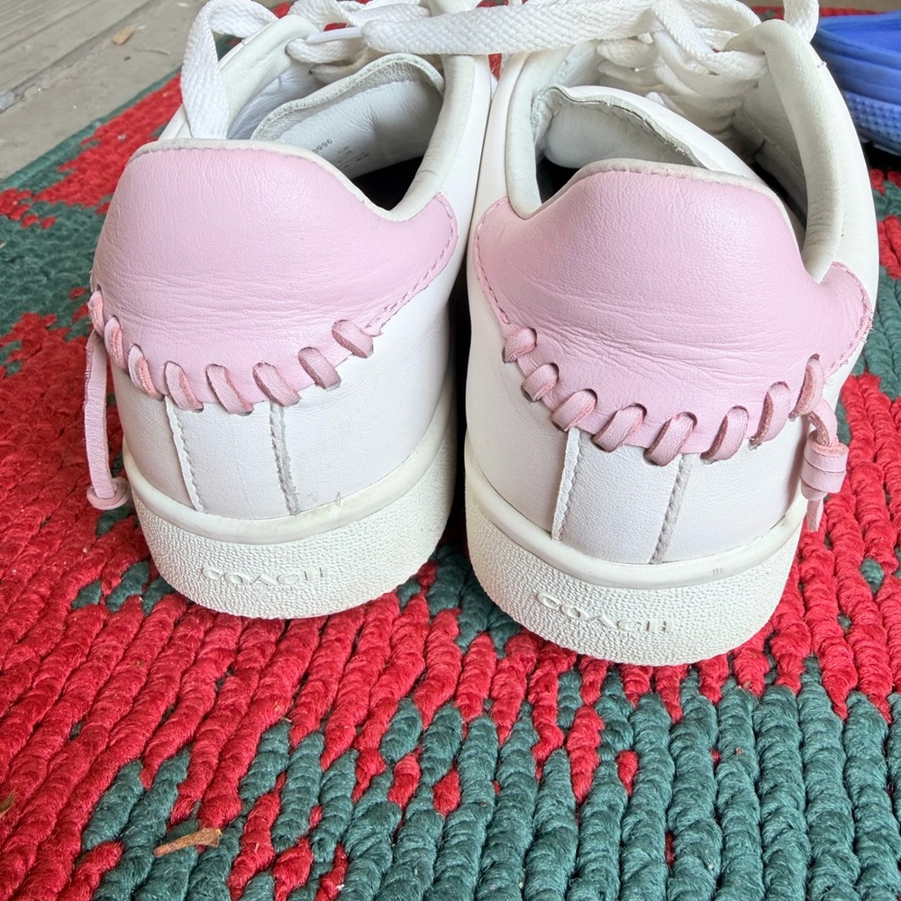 Coach size 8 women White & Pink Low-Top Leather - Picture 6 of 8